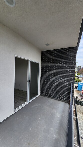 Building Photo - 2637 S Cochran Ave