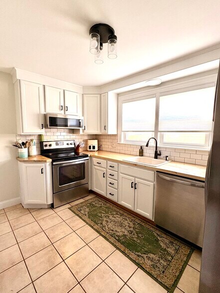 Kitchen - 96 Margarite Rd