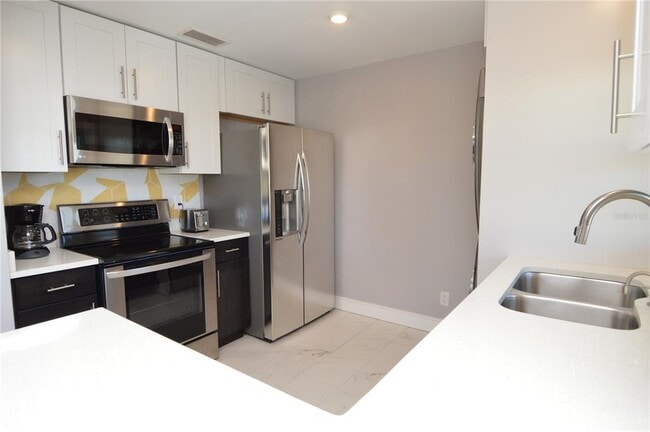 Building Photo - 5245 Coquina Key Dr SE