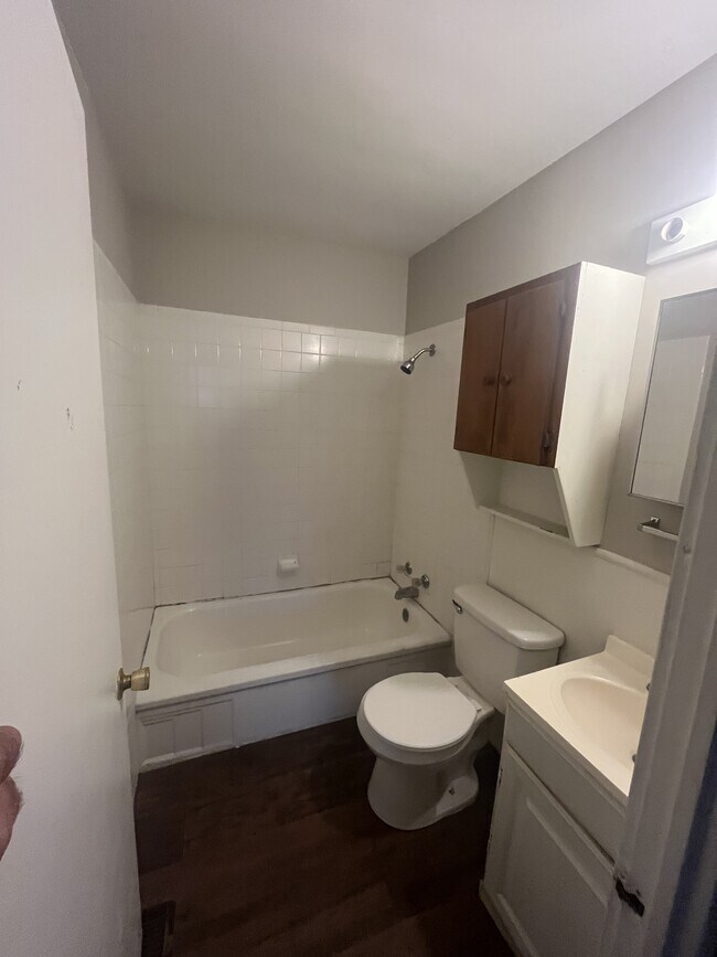 Building Photo - 117 Roosevelt Cir