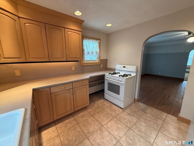 Building Photo - 59 Addison St