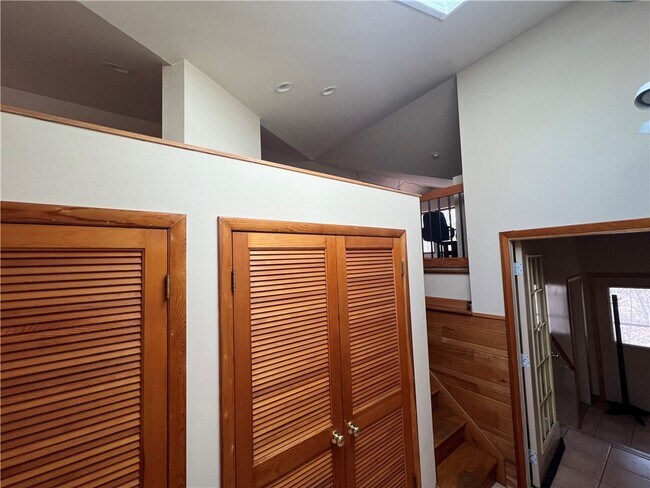 Building Photo - 340 Campbell Rd