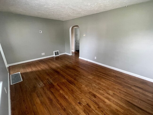 Building Photo - 3 bedroom 2 bath home