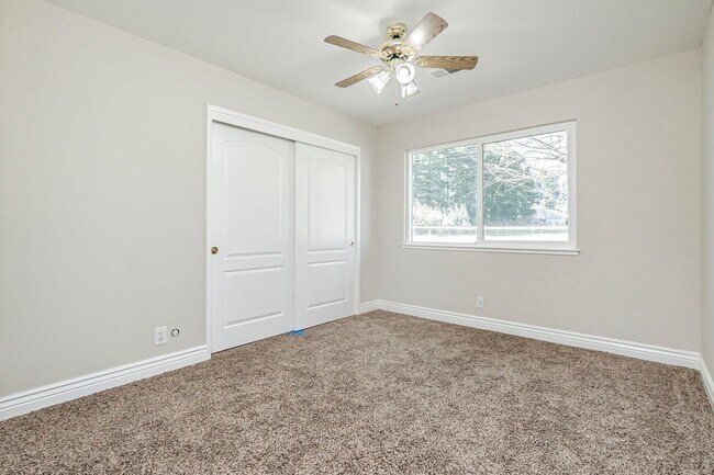 Building Photo - 25265 Carlsbad Ave