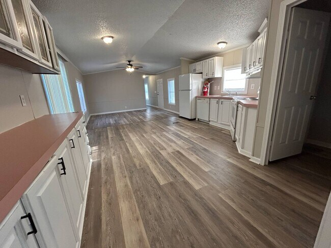 Building Photo - 52 White Oak Village