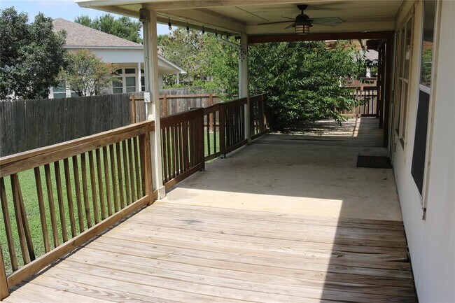 Building Photo - 1811 W Pflugerville Pkwy