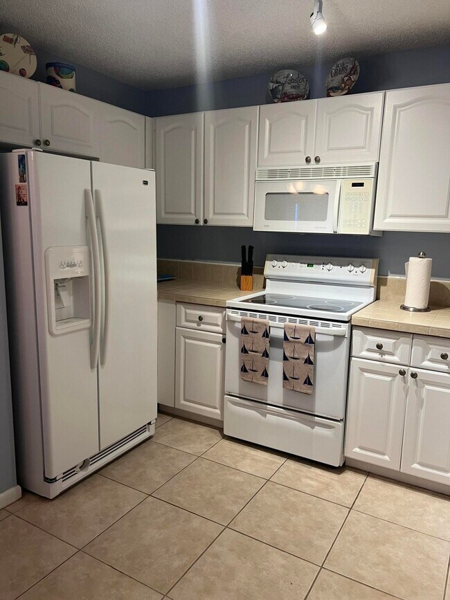 Building Photo - 905 Ocean Dunes Cir