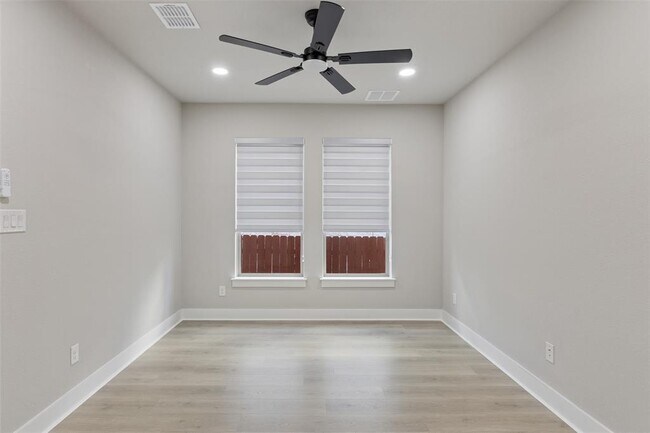 Building Photo - 1508 Cardinal Ln