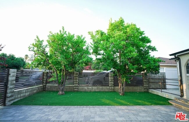 Building Photo - 6840 Nestle Ave