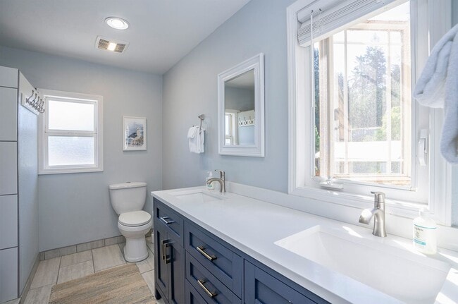 Building Photo - SHORT TERM LEASES! 1-6 months - 3-Bedroom ...