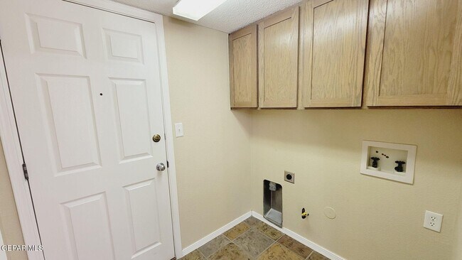 Building Photo - 6329 Franklin Ridge Dr