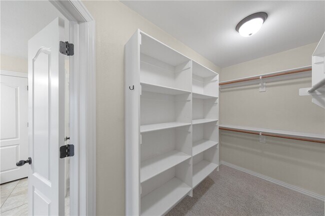 Building Photo - 402 SW Arch St