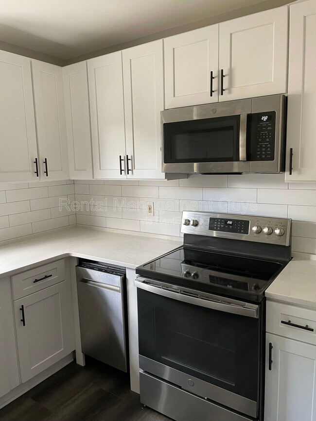 Building Photo - 3714 Kipling Ave