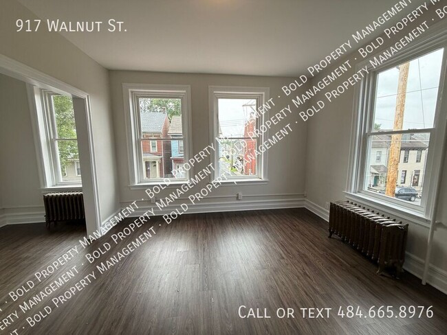 Building Photo - 917 Walnut St