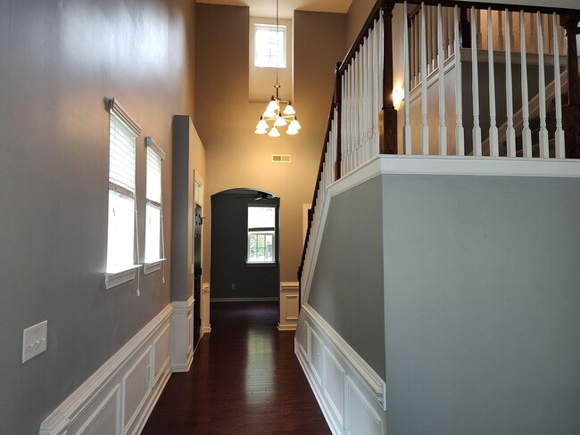 Building Photo - Move-in ready Townhome with in Stone Creek...