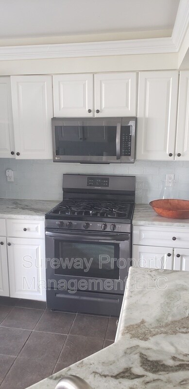 Building Photo - 1505 Saxony Dr