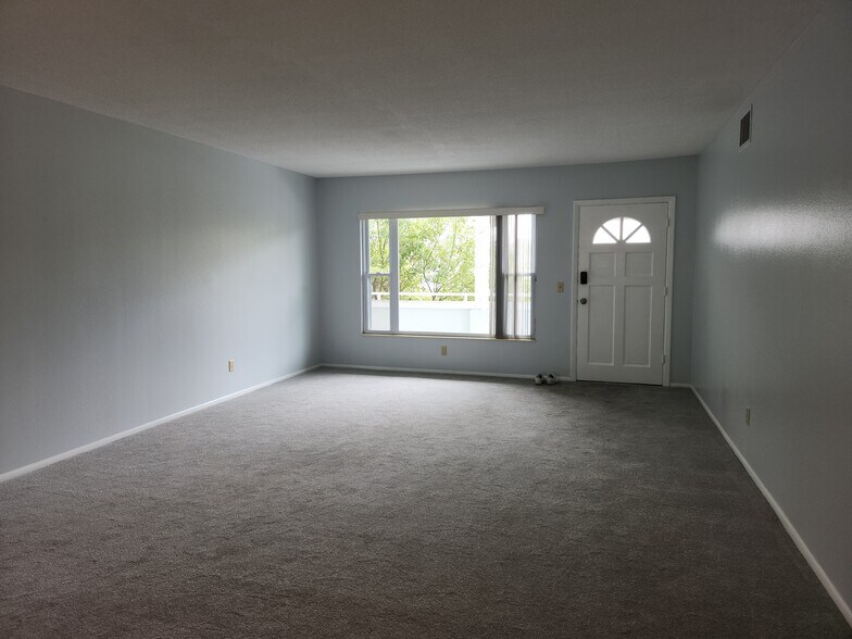 Entry living room - 2380 World Parkway Blvd