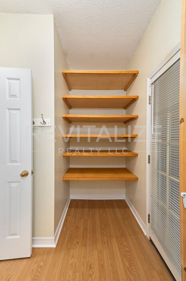 Building Photo - Daphne 3BR/2BA + Bonus Den – Spacious, Stylish & Full of Charm!