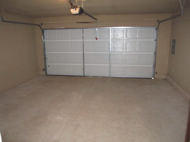 Building Photo - 425 Sterling Pointe Way