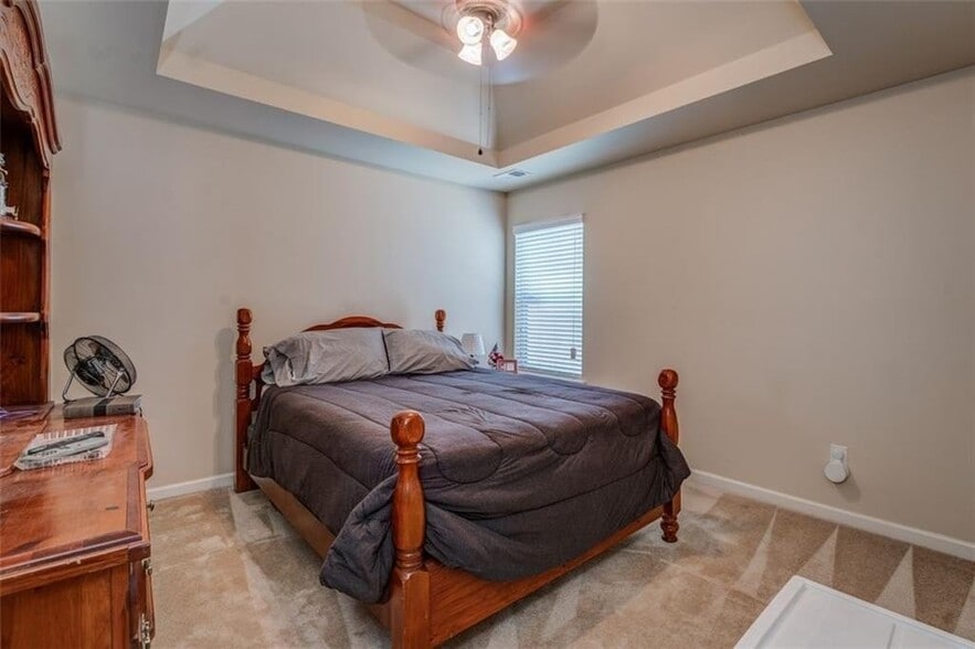 Building Photo - 208 Hidden Creek Pt