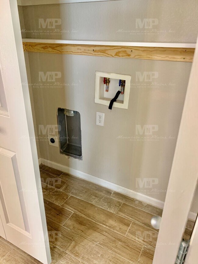 Building Photo - 4825 Hahns Peak Dr