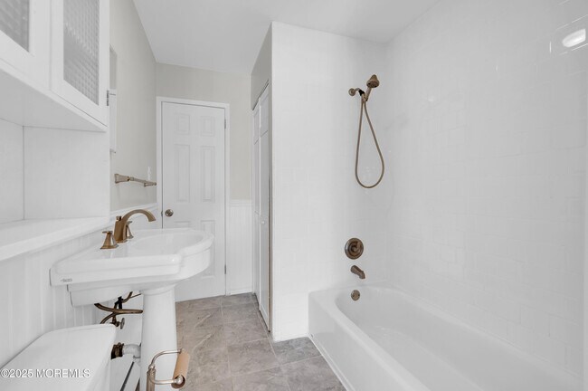 Building Photo - 251 Sprucewood Dr