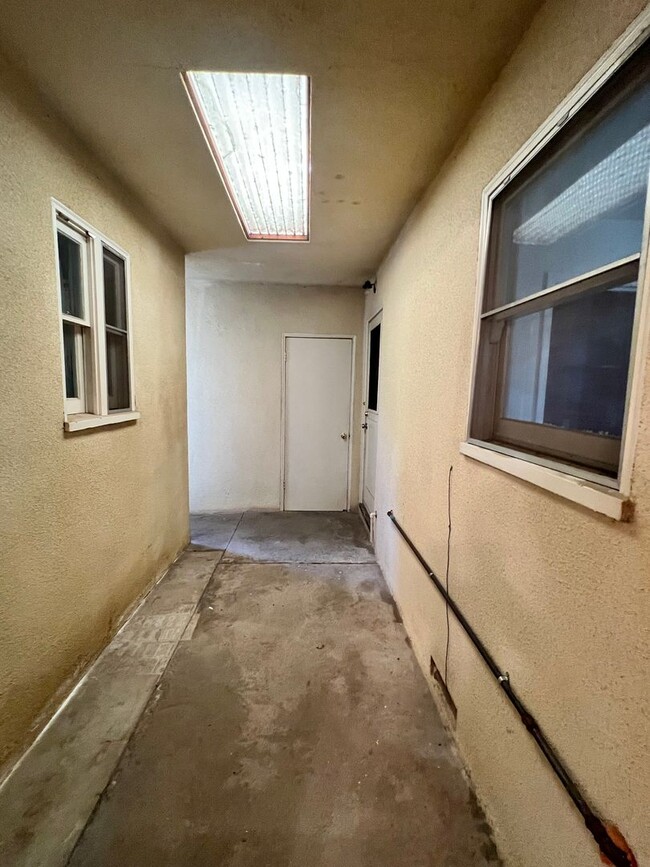 Building Photo - Madera home for rent- corner lot with solar