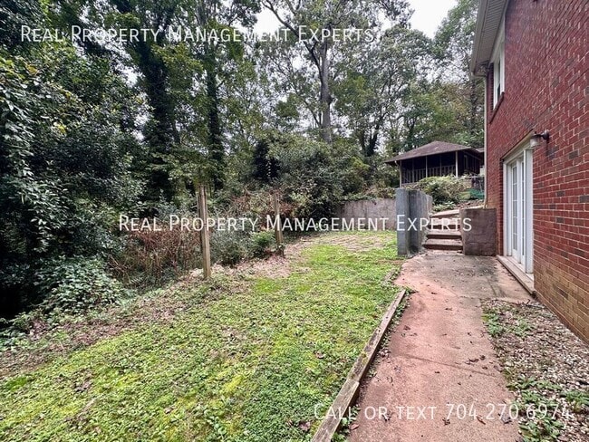 Building Photo - 3311 Tyrone Dr