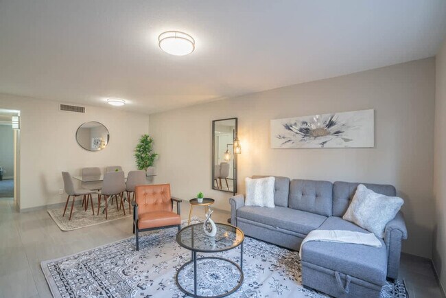 Building Photo - 8550 E McDowell Rd