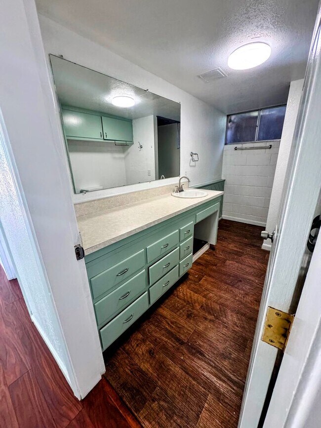 Building Photo - 3201 Springe St