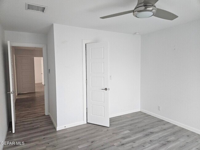 Building Photo - 10000 Honolulu Dr