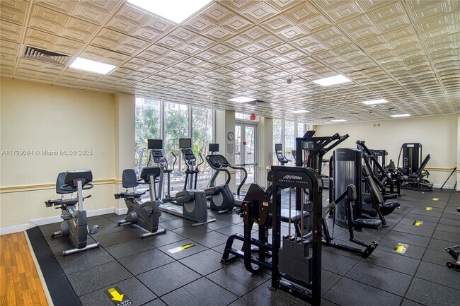 Building Photo - 2030 S Ocean Dr