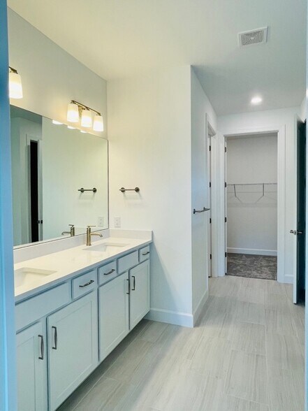 Building Photo - 1962 Tripletail Ln