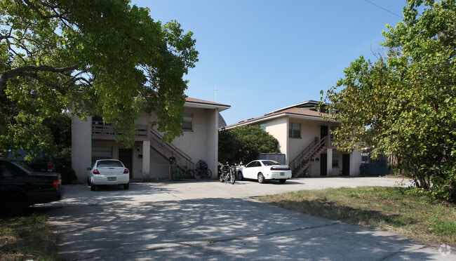 Building Photo - 402-408 13th Ave N