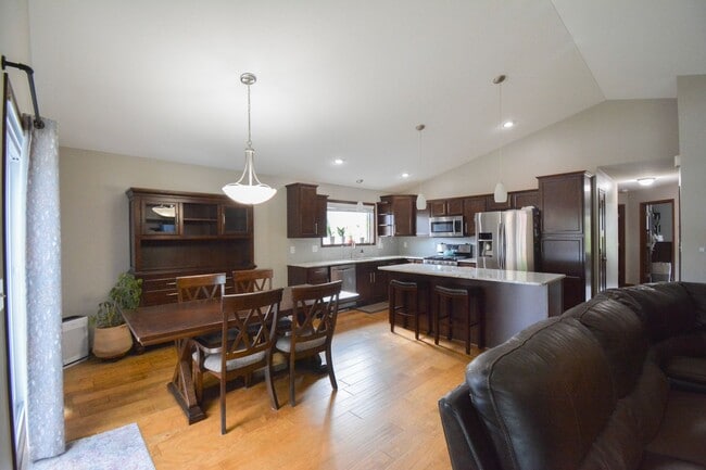 Building Photo - Spacious 5 Bed 3 Bath Home for Rent NOW