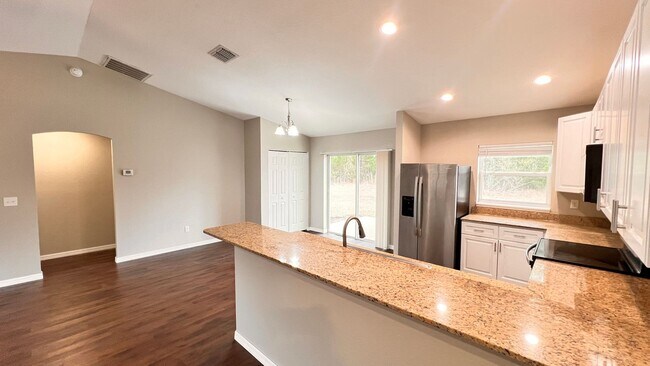 Building Photo - Charming 3 Bedroom, 2 Bathroom Home in the Lovely Marion Oaks of Ocala!