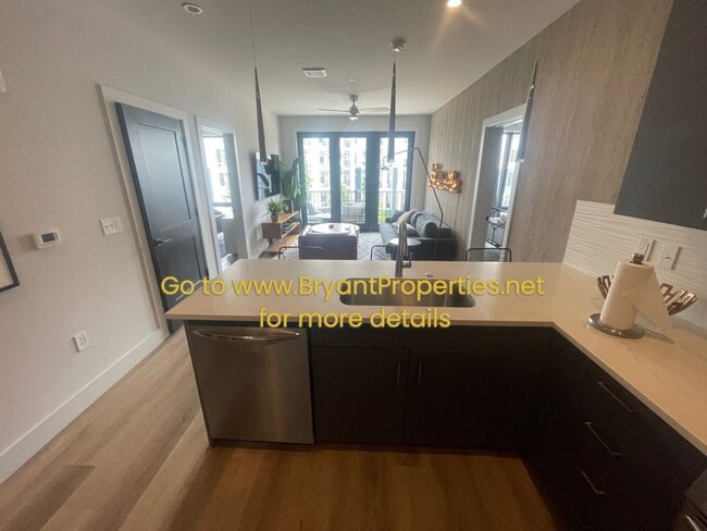 Building Photo - Nashville - Furnished 2-Bedroom Condo