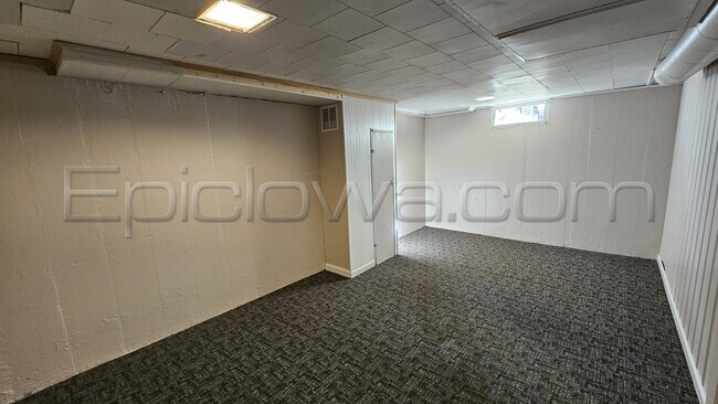 Building Photo - 1105 33rd St SE