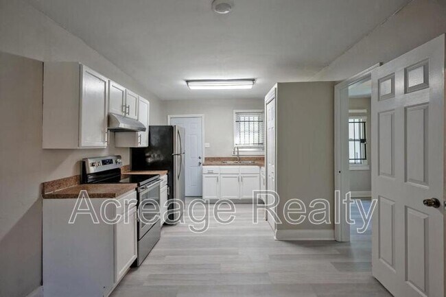 Building Photo - 2036 W 11th St