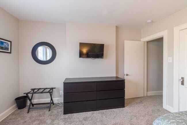 Building Photo - 1123-1125-1125 Wilson Ave