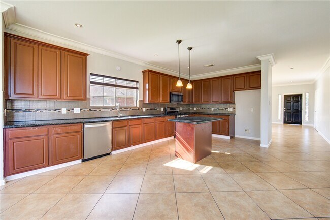 Building Photo - 5527 Gatesprings Ln