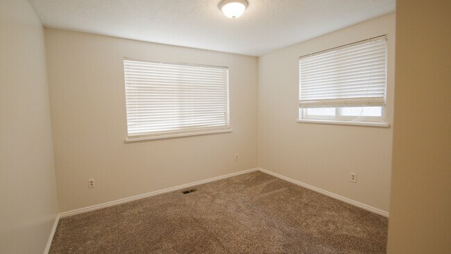 Building Photo - 2455 S Bluff Rd