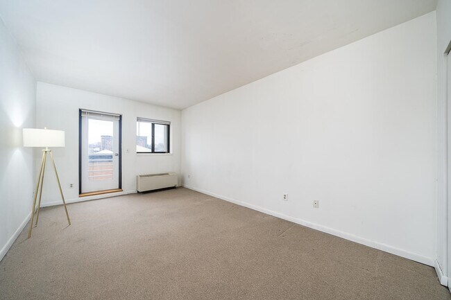 Building Photo - 463 1st St