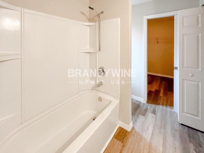 Building Photo - 5301 Oaktrail Ln