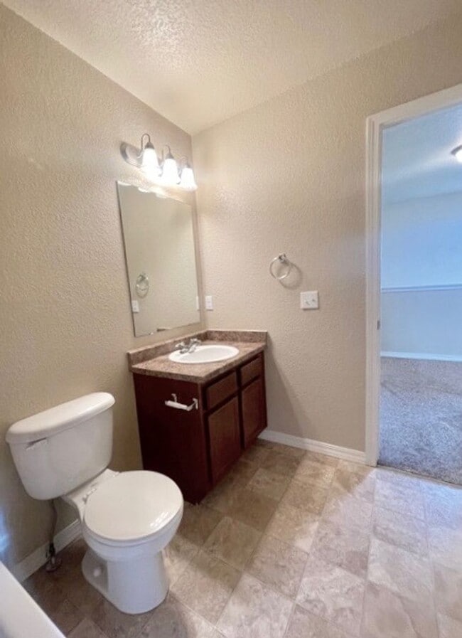 Building Photo - Stetson Hills Home with 3 Bedrooms and 2.5 Baths Available in May