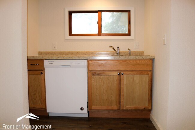 Building Photo - Recently Remodeled 3 Bedroom Farm Style Home!