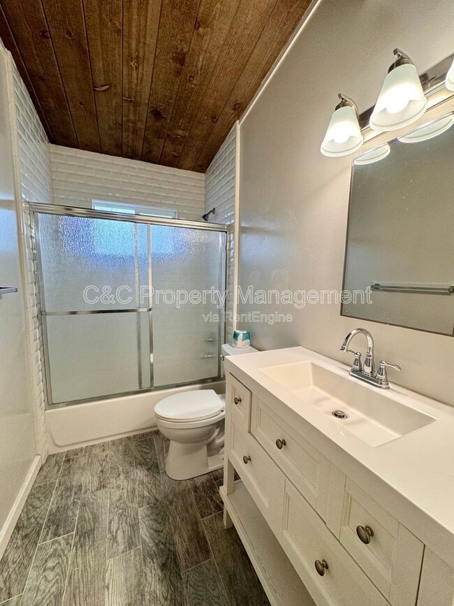 Building Photo - 3055 Redwood Dr