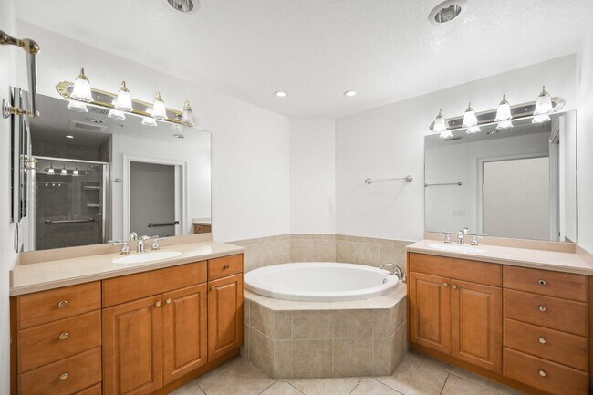 Building Photo - 606 Riviera Dunes Way
