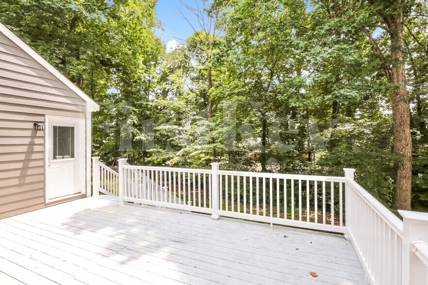 Building Photo - 5017 Windermere Dr
