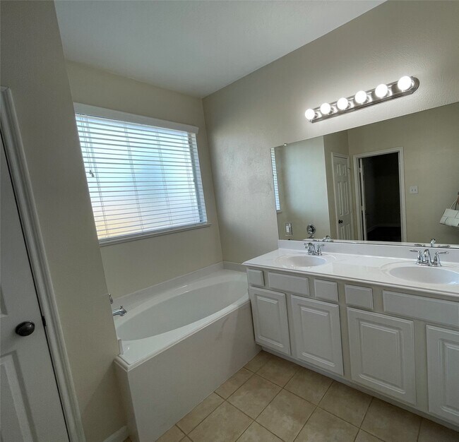 Building Photo - 2313 Cantabria Ln